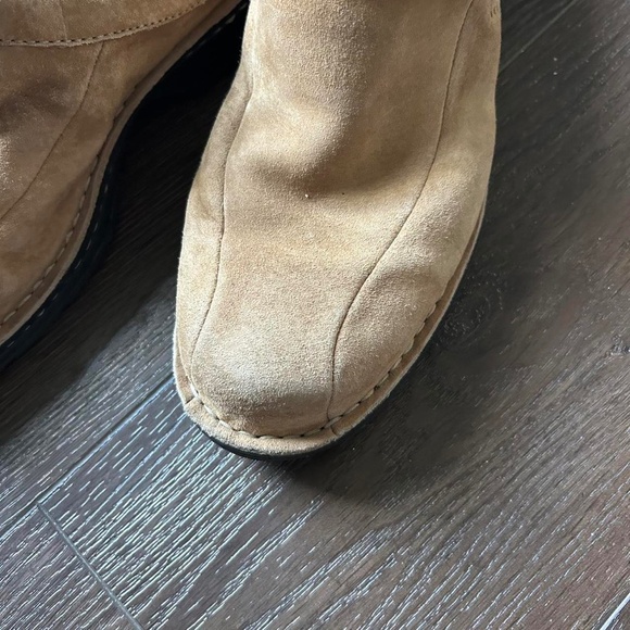 Tan suede UGG slippers with a retro vibe shoes tan boots   Men’s size 10 - Picture 6 of 7